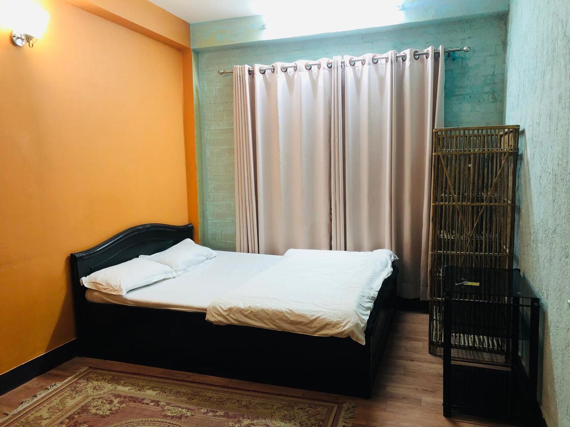 Sara'S Backpackers Hotel Катманду Екстер'єр фото