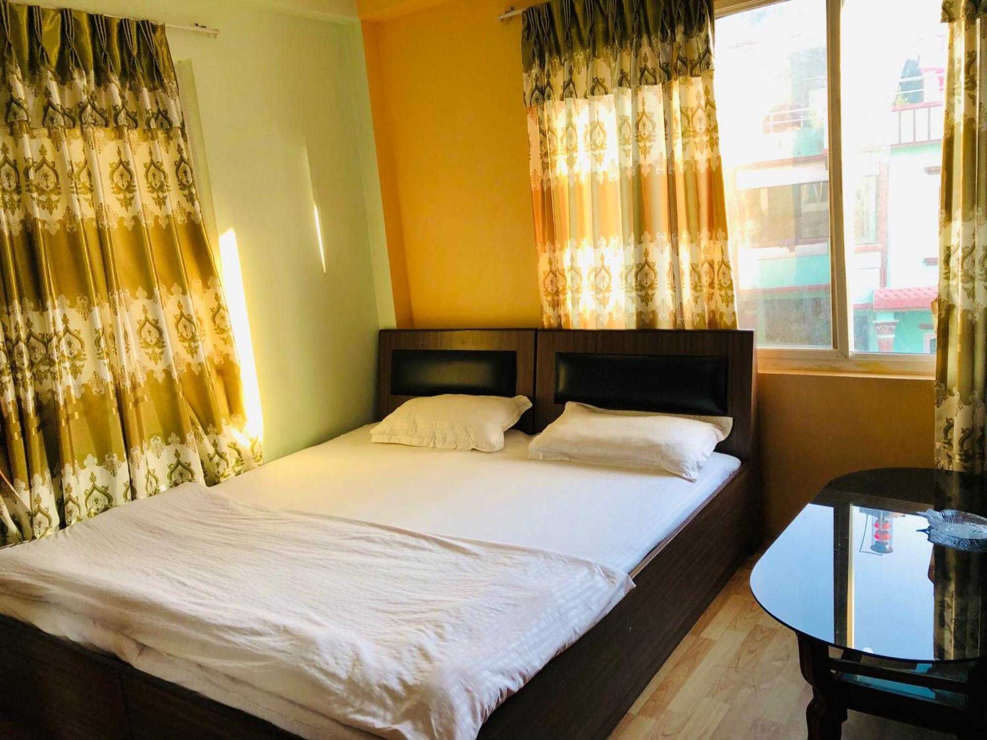 Sara'S Backpackers Hotel Катманду Екстер'єр фото