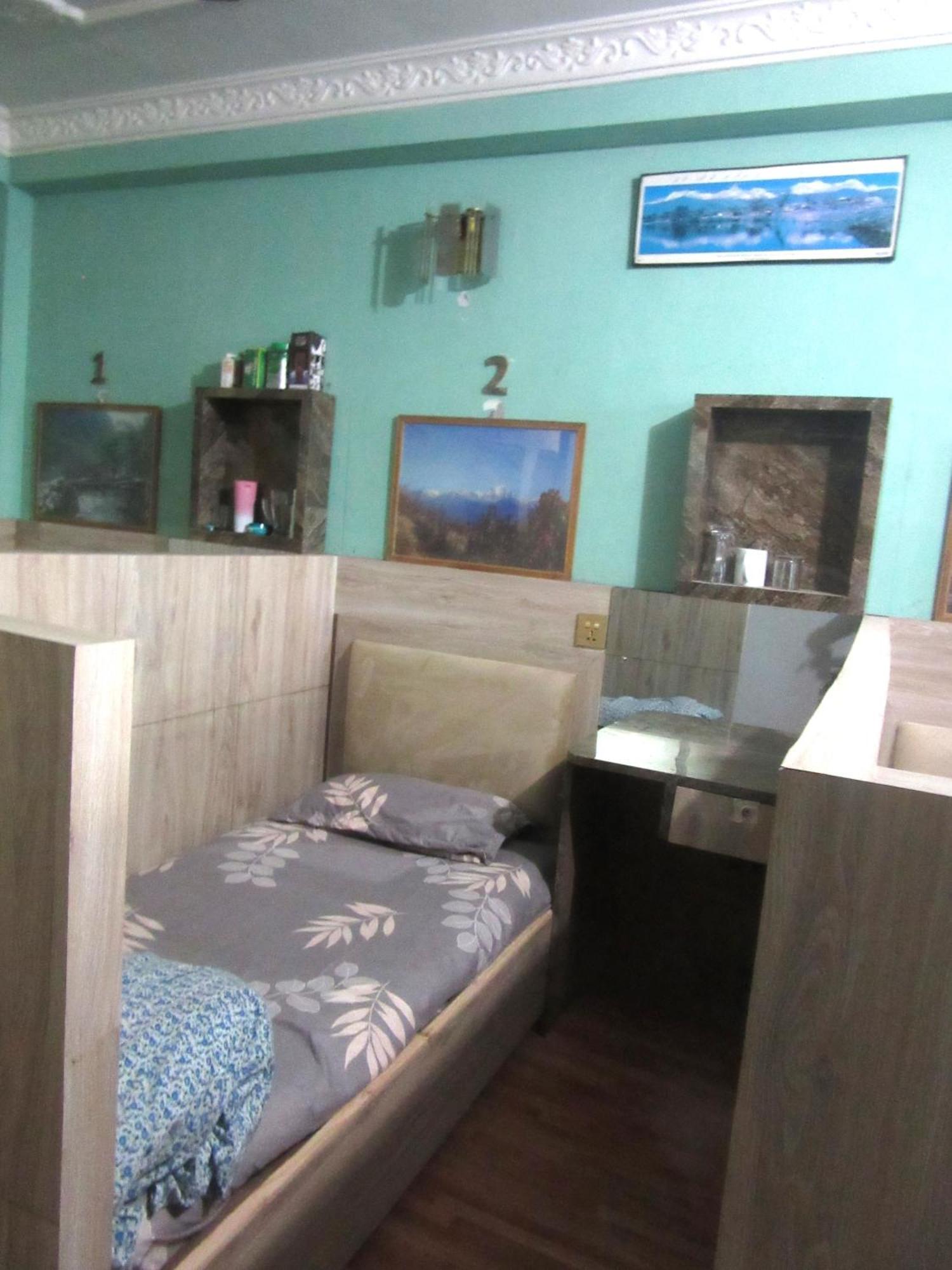 Sara'S Backpackers Hotel Катманду Екстер'єр фото